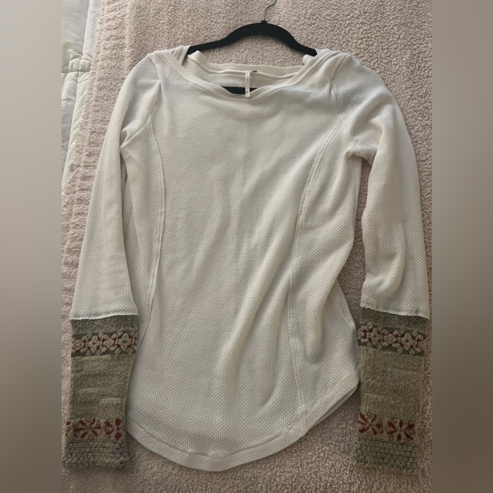 FREE PEOPLE WHITE THERMAL!! SIZE L BARLEY WORN!!
